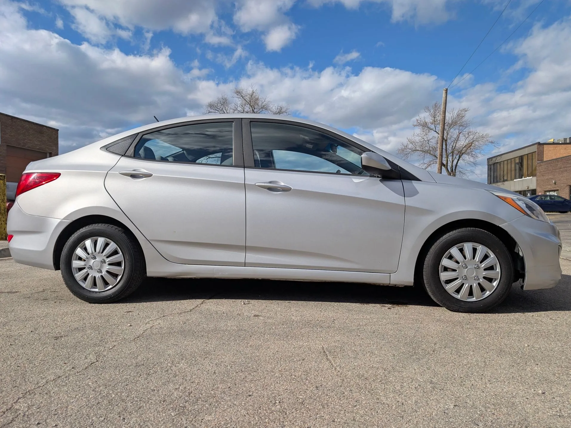 2017 Hyundai Accent SE Silver — view 4